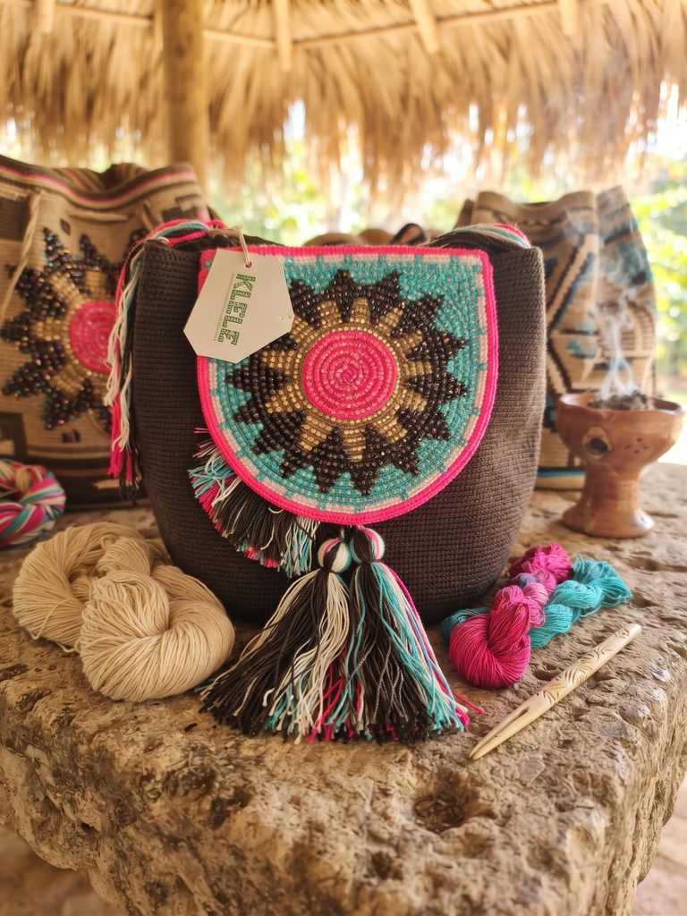 Bolso Artesanal de Lujo - Cuerpo Sólido y Solapa Joya